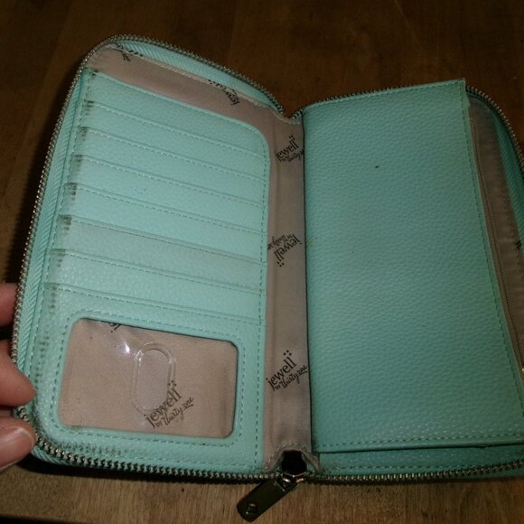 Light GreenJewell by Thirty One Wallet - Picture 3 of 6